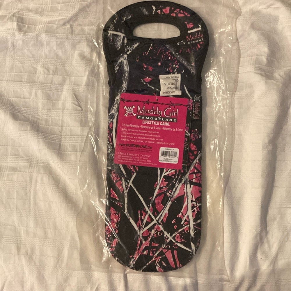 Camouflage insulated bottle holder- Pink and Black